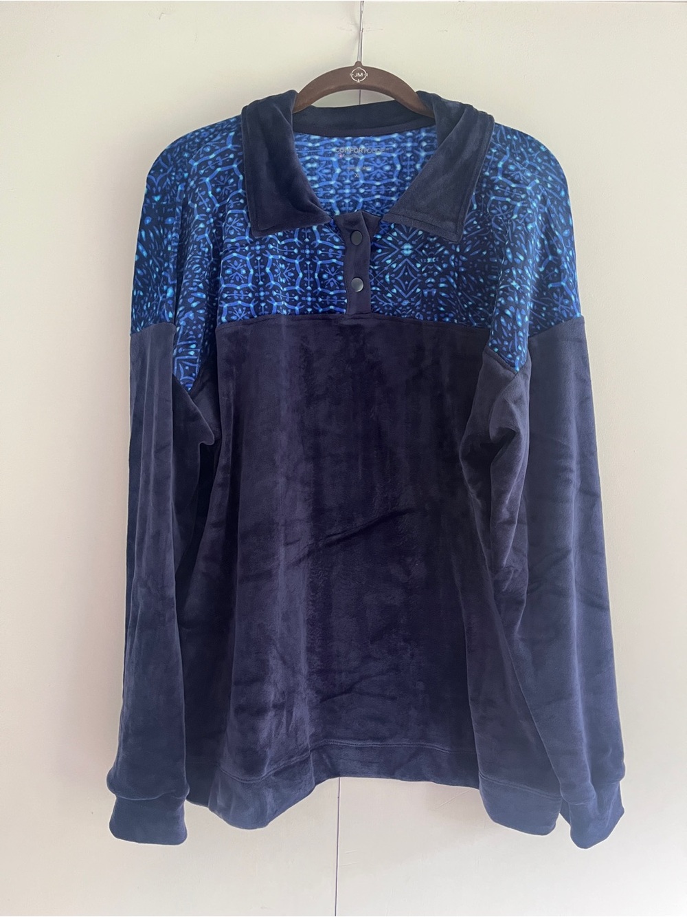 Cuddl Duds Navy and Blue Plush Snowflake Pullover